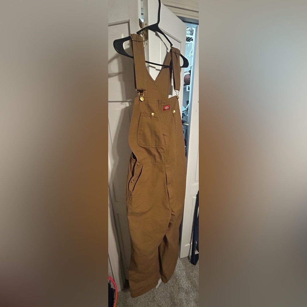 Men’s dickies overalls
Maybe worn twice